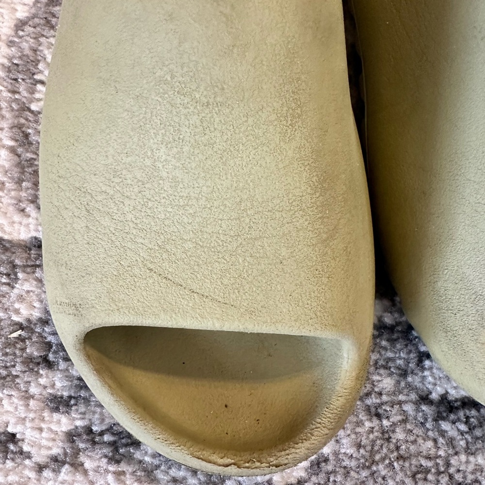 Yeezy Slides - Picture 5 of 7